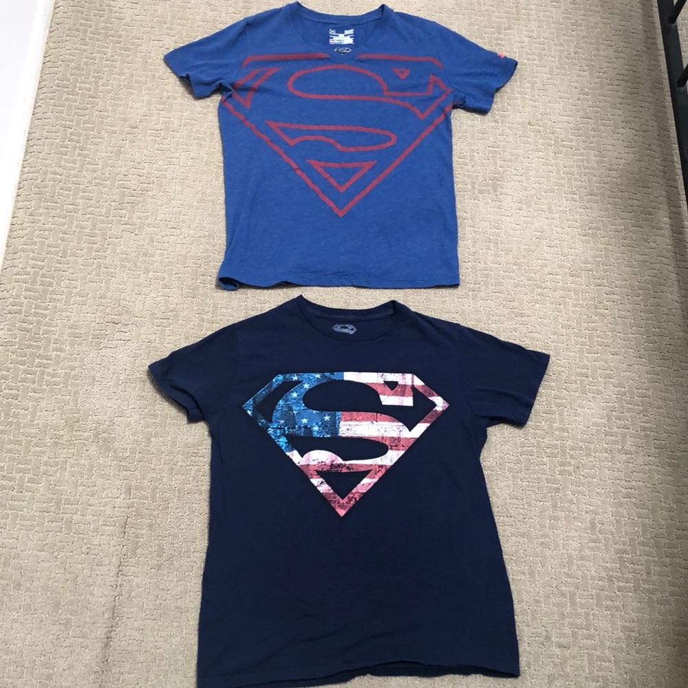 Womens Superman Tee Shirts Small S lot of 2 blue navy Under Armour v neck